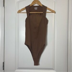 OQQ Women’s White Ribbed Square Neck Bodysuit Sleeveless Stretch Size M